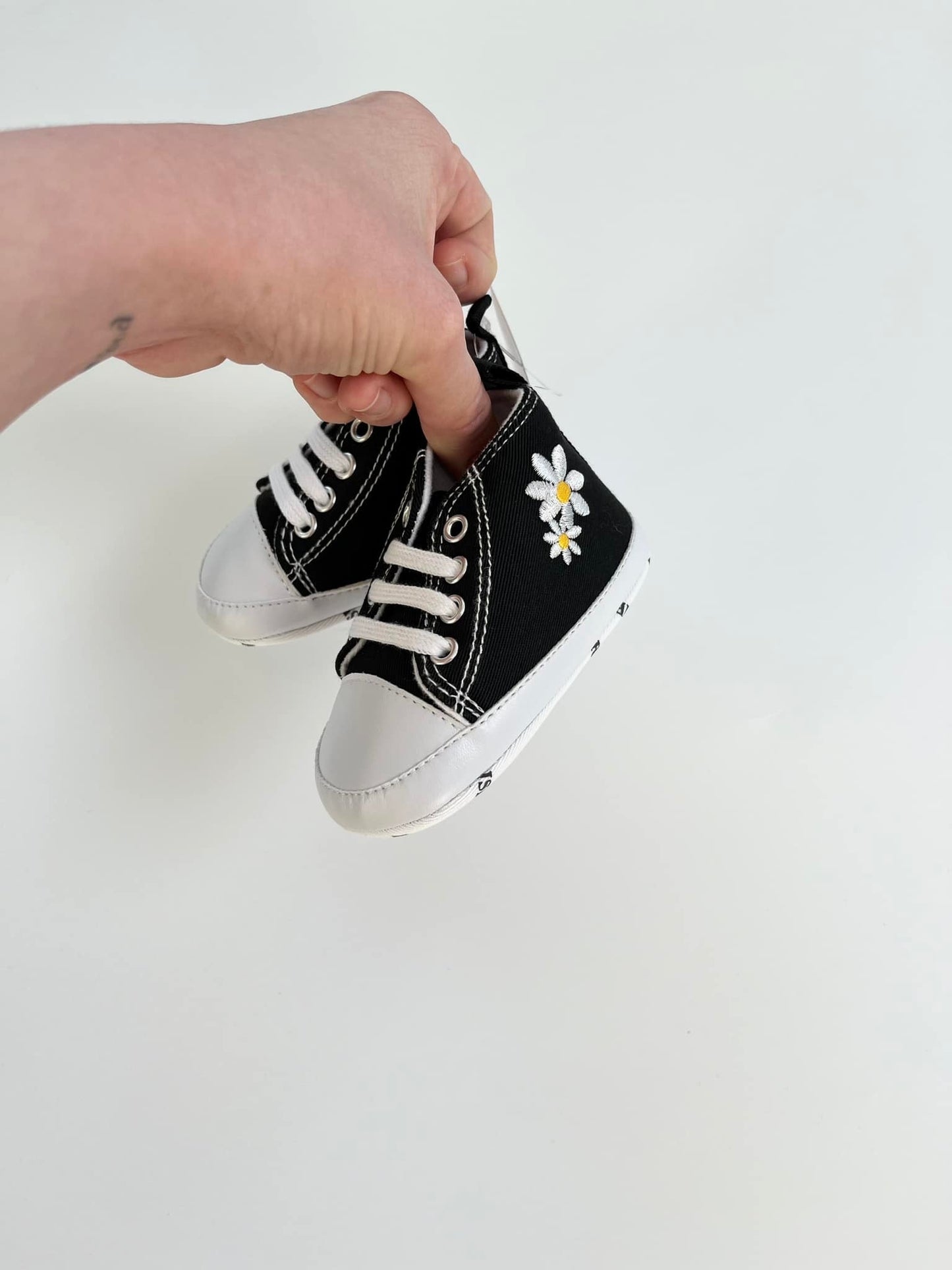 Rabeisir Slip-On Sneakers - Size 6-12m