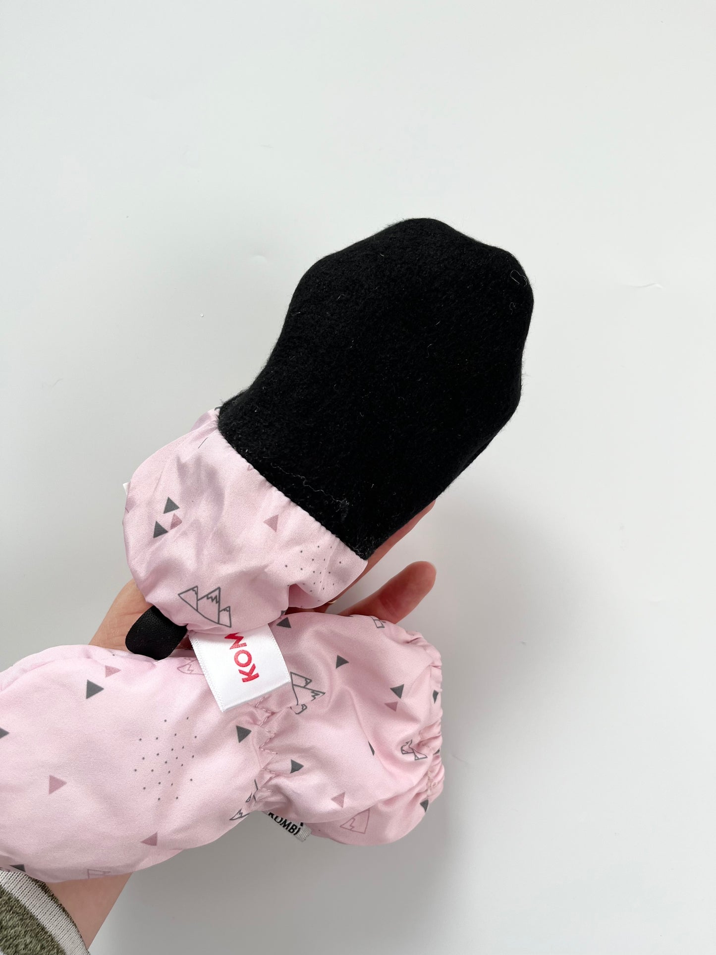 KOMBI Long Cuff Mittens - Infants 6-12m