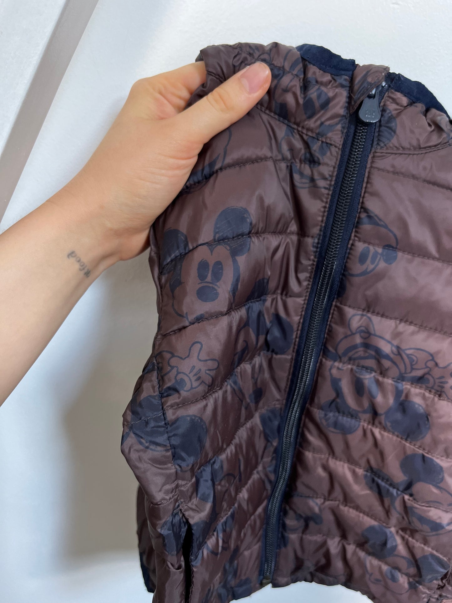Gap x Disney Mickey Puffer Jacket 2yrs