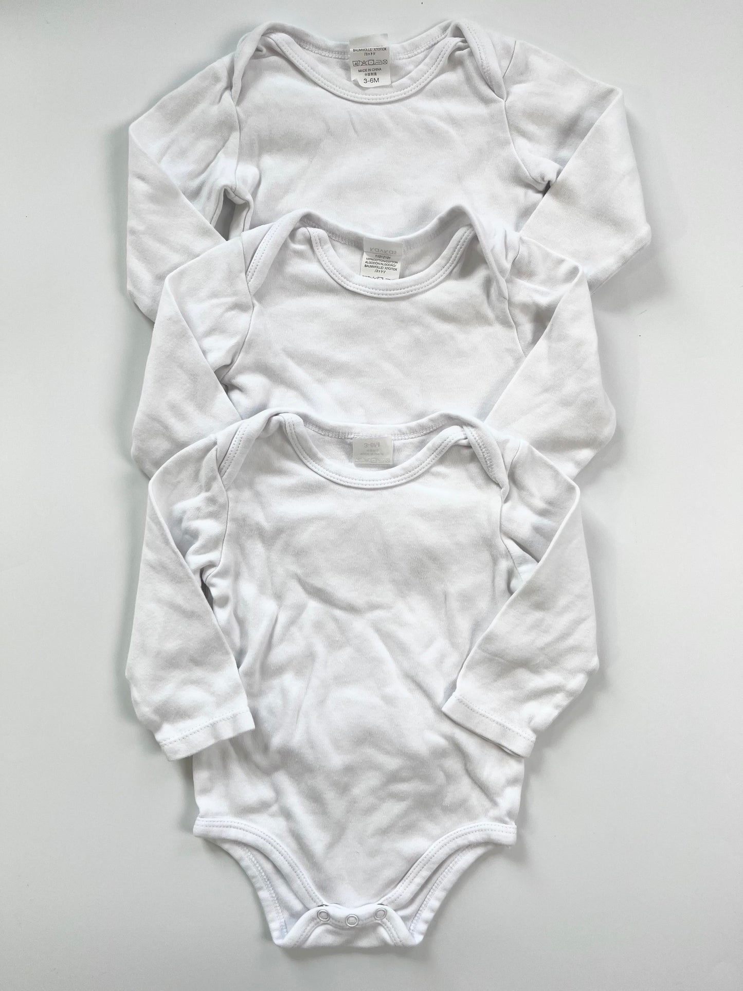 Kavkas White Onesies x3 3-6m