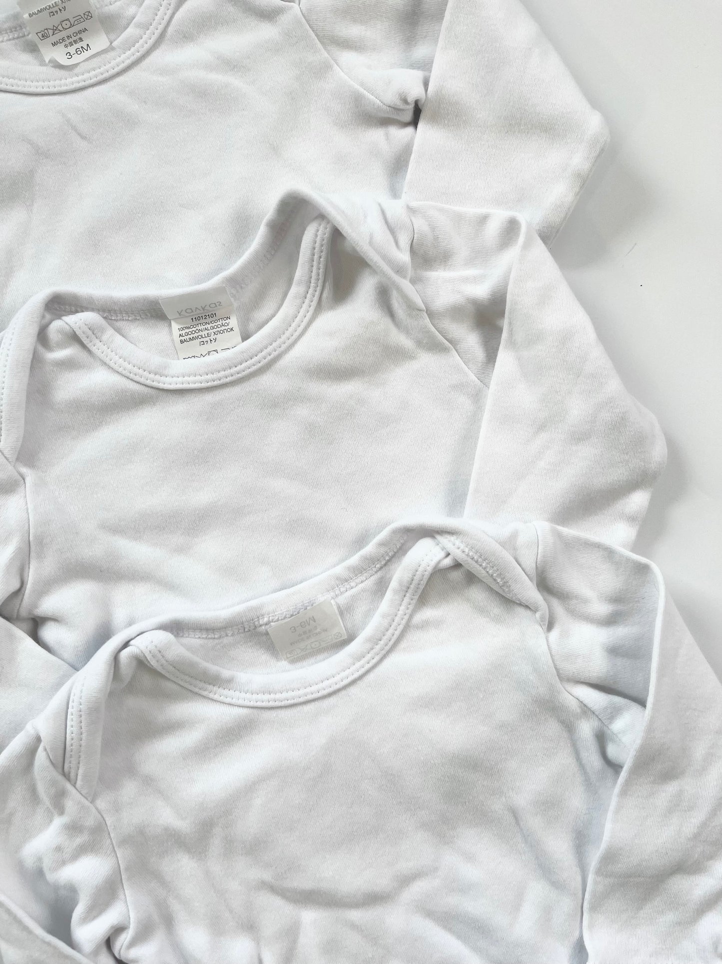 Kavkas White Onesies x3 3-6m