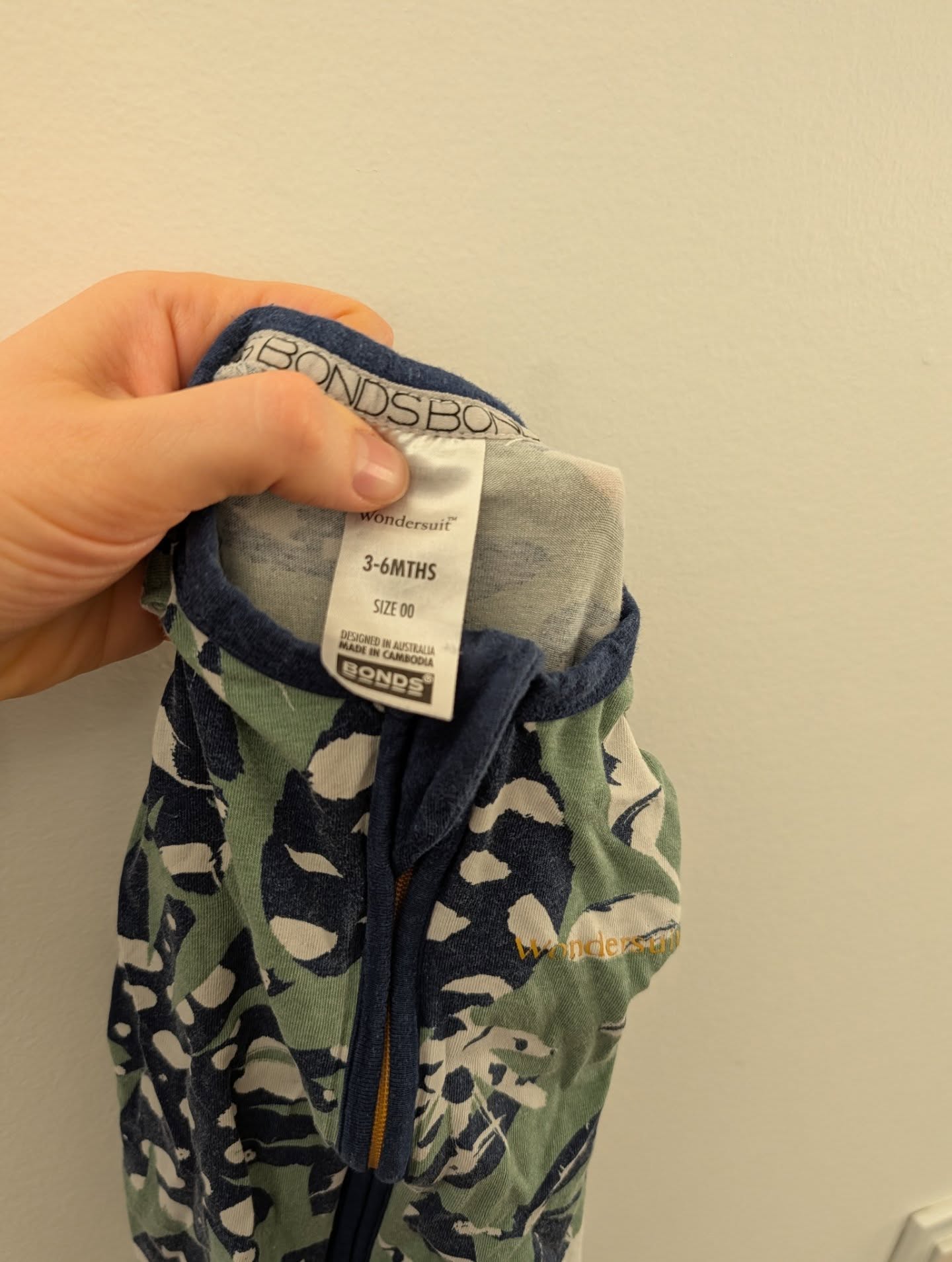 Bonds Wondersuit Green and Navy Tropical Leaf Print Convertible Romper Sleeper 3-6m