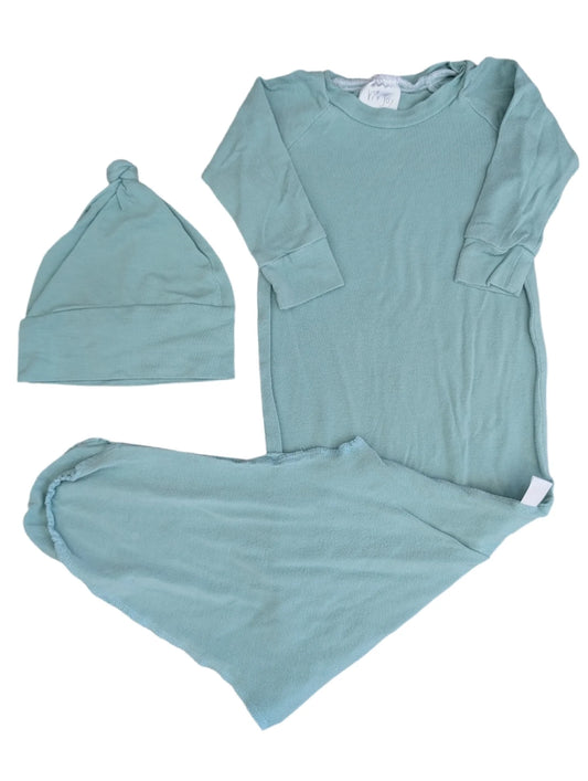 Vi & Jax Bamboo Sage Knotted Gown & Hat Set Newborn