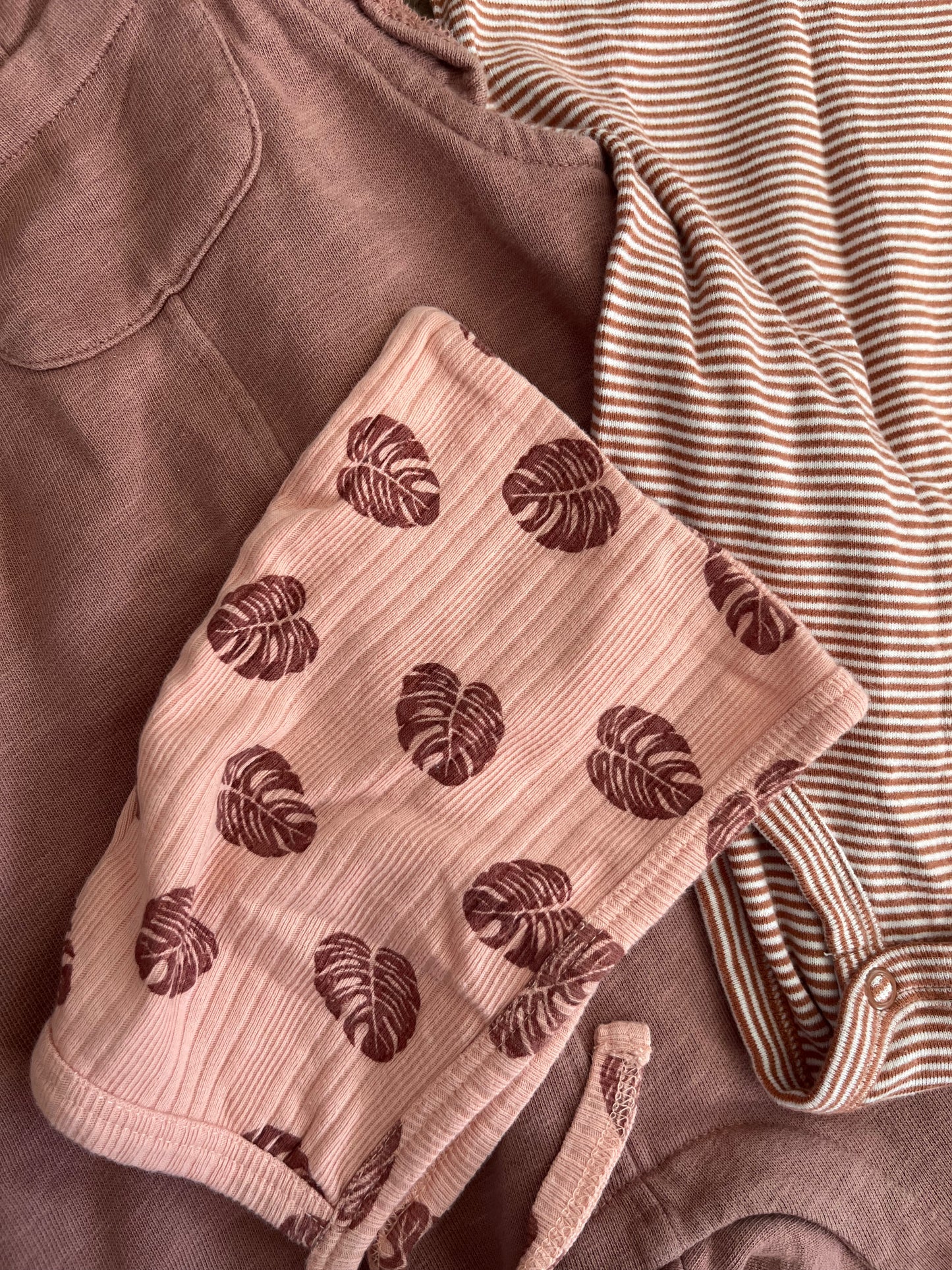 Kate Quinn Elf Hat, Carters Bodysuit, Newbies Overalls 6-12m